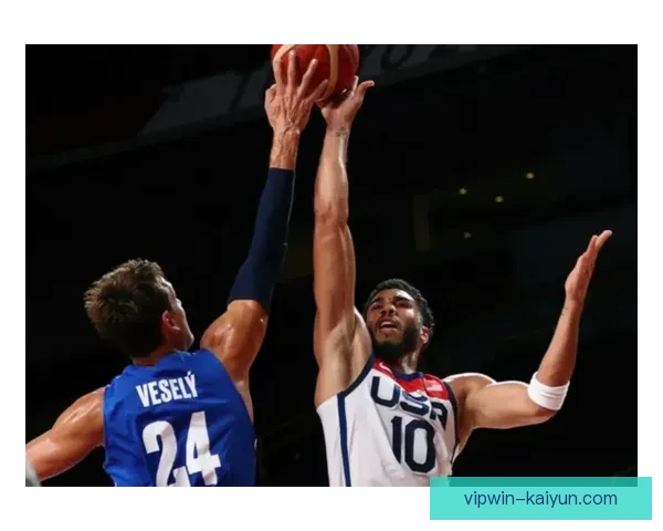 埃斯在新赛季展现攻防平衡，状态值得关注